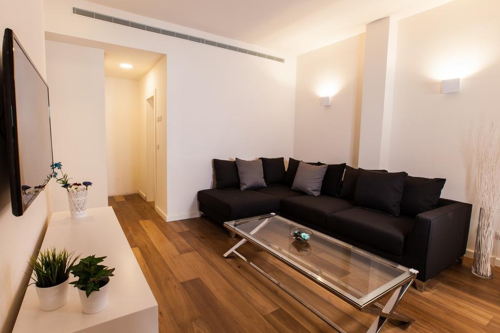 Apartment Vacation *
